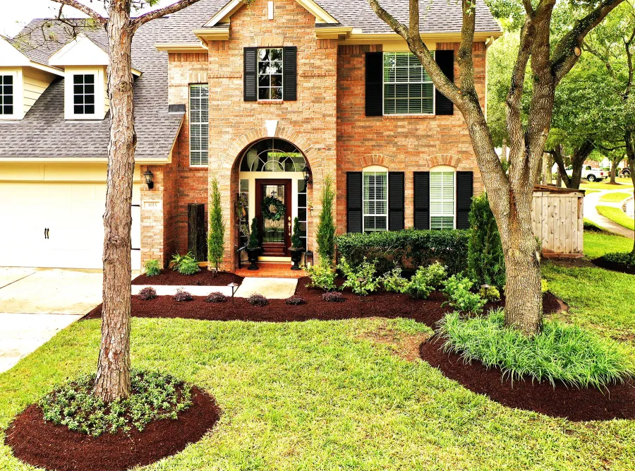 A mature, well-kept Katy landscape by Trophy